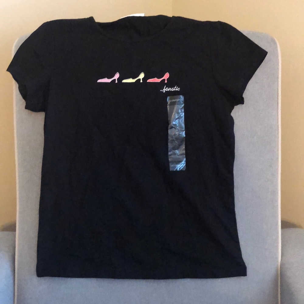 Black short sleeve shirt